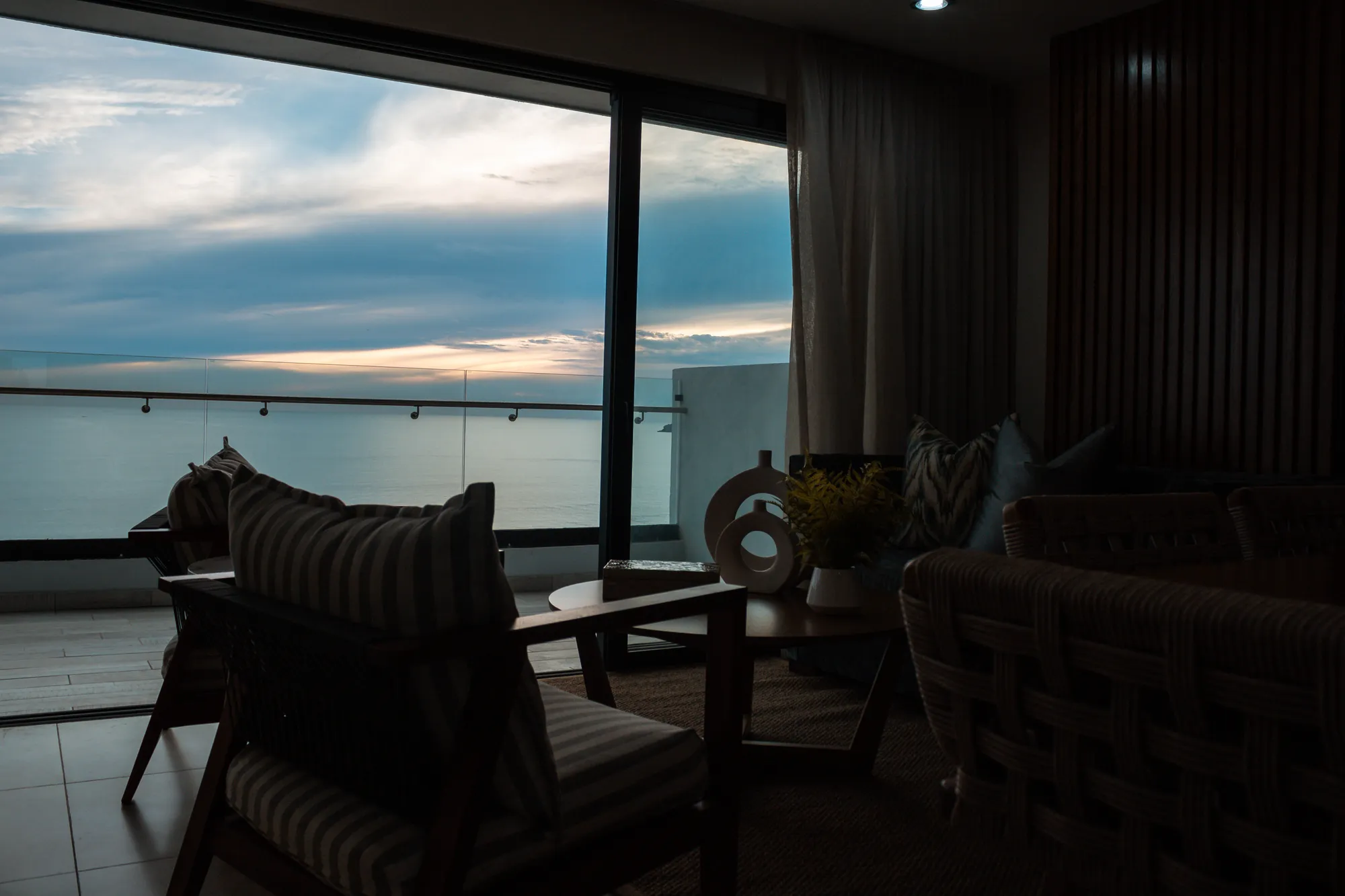Departamento en Altomare, Mazatlán — interiorismo Punto Home frente al mar